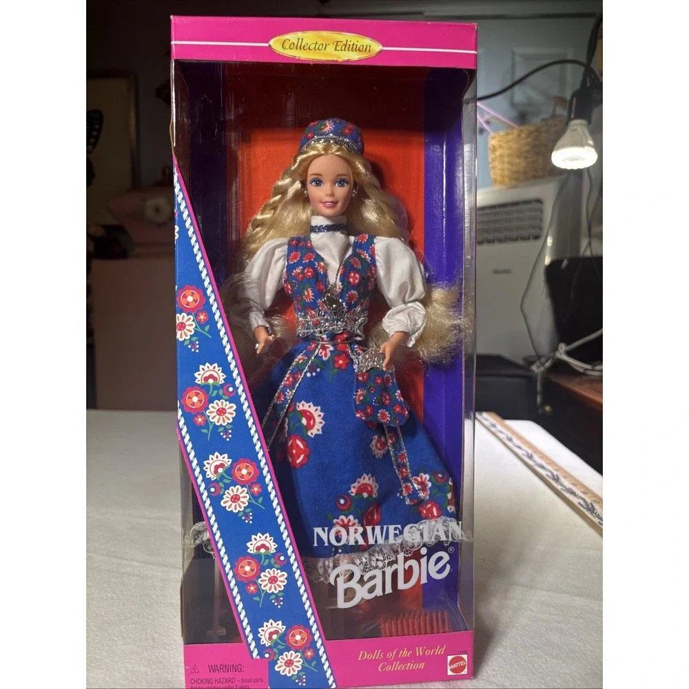 Authentic Brand New Vintage Collector Edition 1995 Norwegian Barbie Mattel#14450